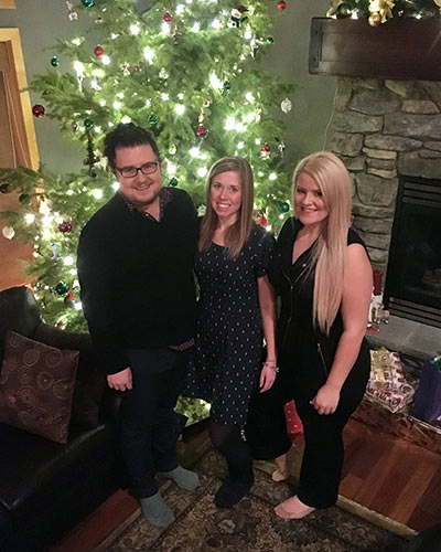 Taylar Endean with family members at Christmas