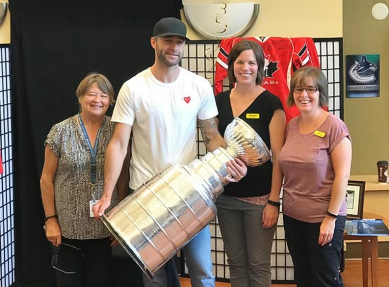 Brett Connolly poses with Gateway Lodge staff.