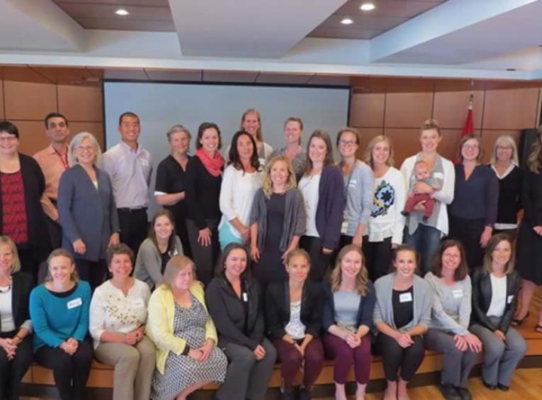 A group of 30 dietitians as a meeting.