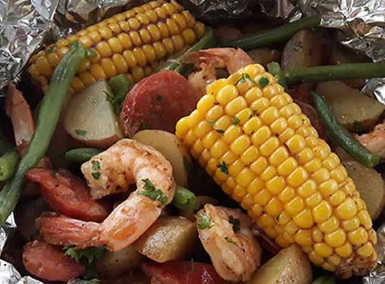 Shrimp, corn, potatoes in tin foil.