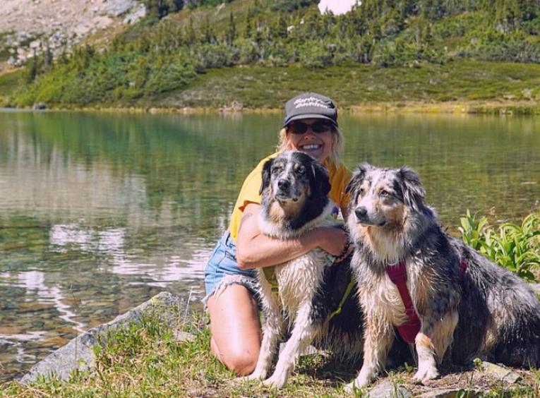 Raquel and her dogs posing on a beach