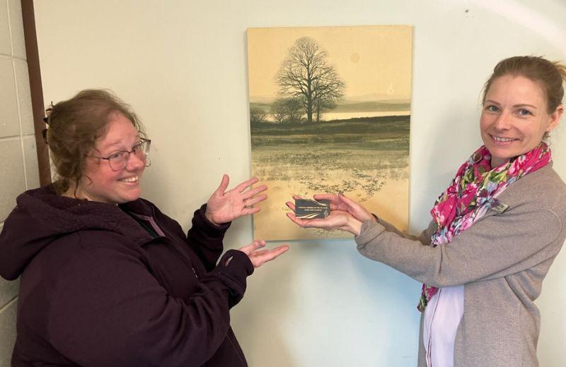 Registered Dietitian, Christine Geier presenting the inaugural 3% club card to member, Kathy