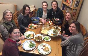 Group of dietitians gather around a table for a meal. 