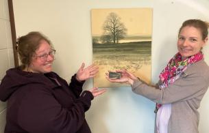 Registered Dietitian, Christine Geier presenting the inaugural 3% club card to member, Kathy